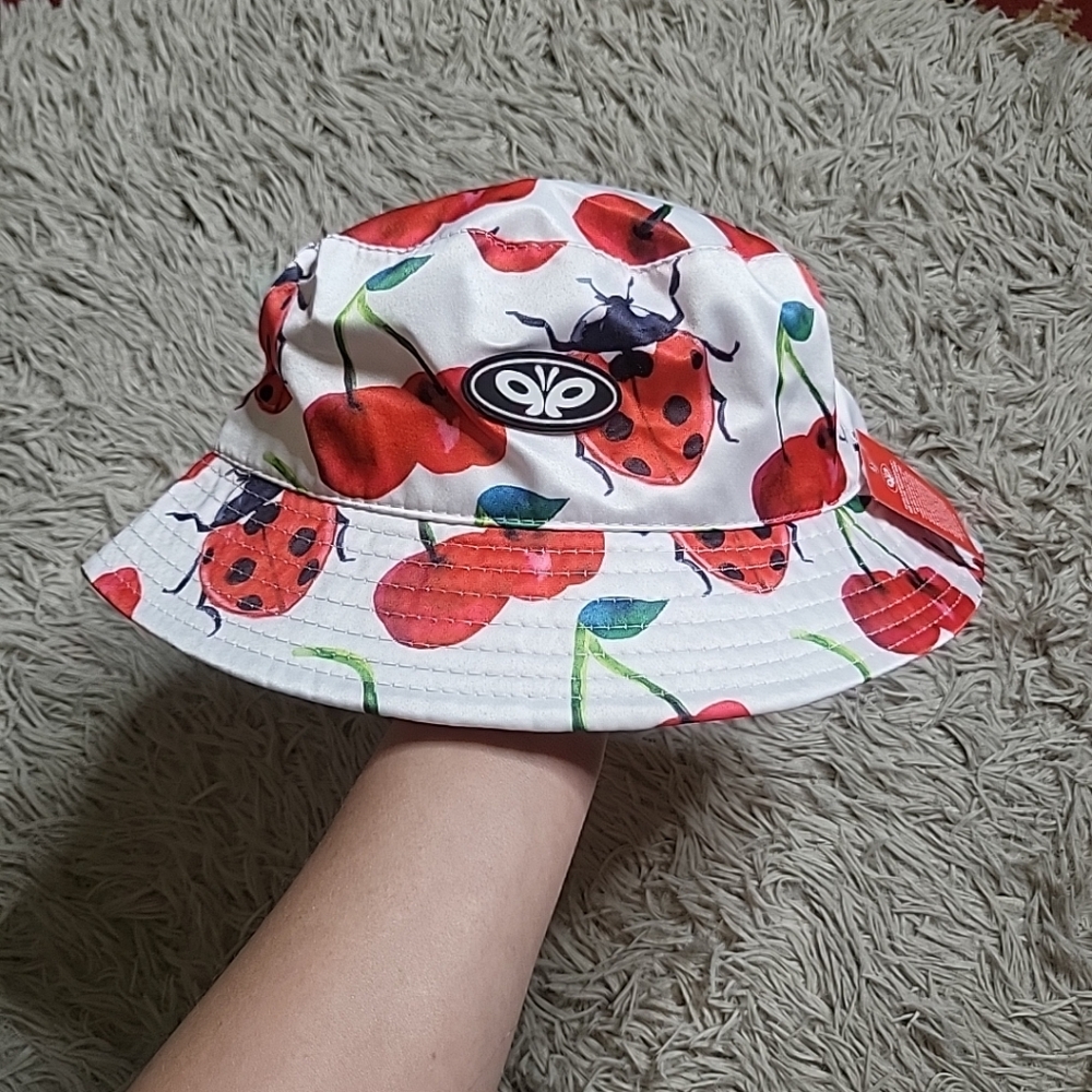 Petals and Peacocks Bucket Hat Ladybugs & Cherries White Red Green New NWT
